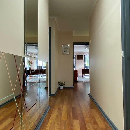 Entire Hume House Villa Melbourne Eksteriør bilde